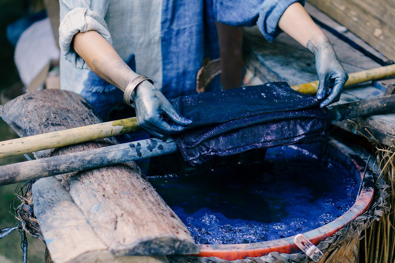 Combo Beeswax & Cham Dye - Sapa Cham Dye Workshop (2)